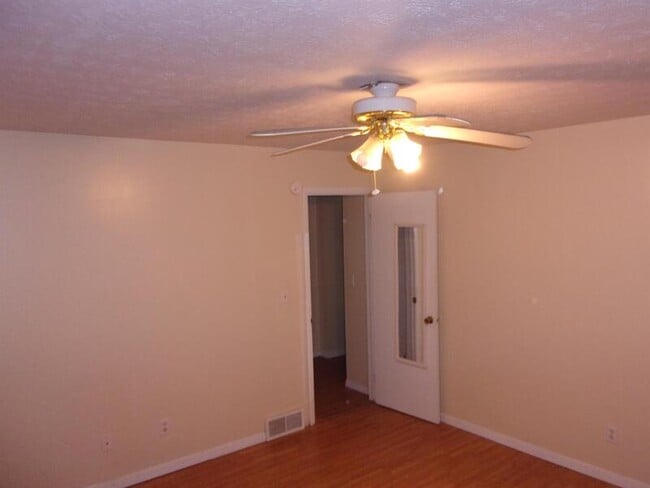 Building Photo - 471 Brentwood Dr