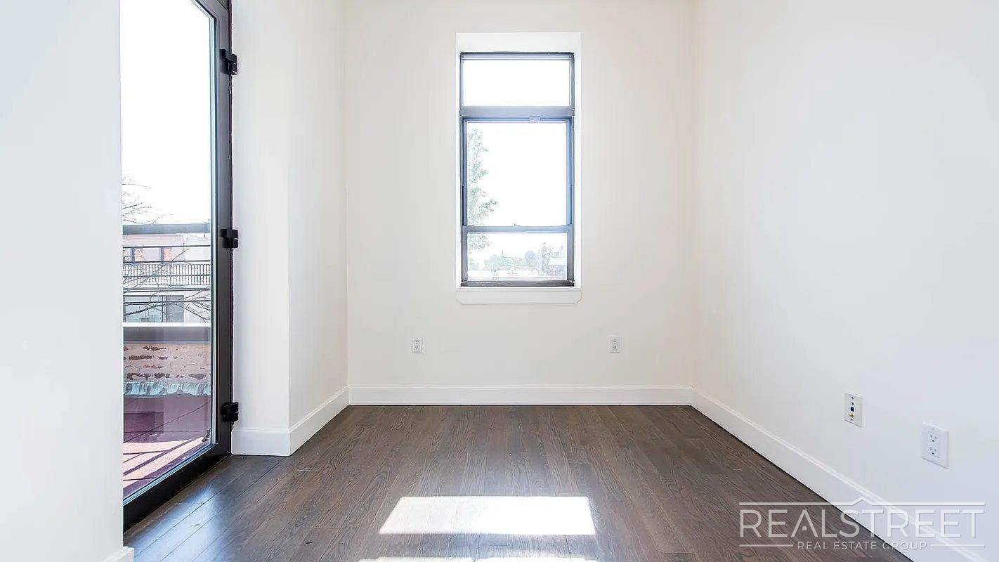 Building Photo - Monitor Street