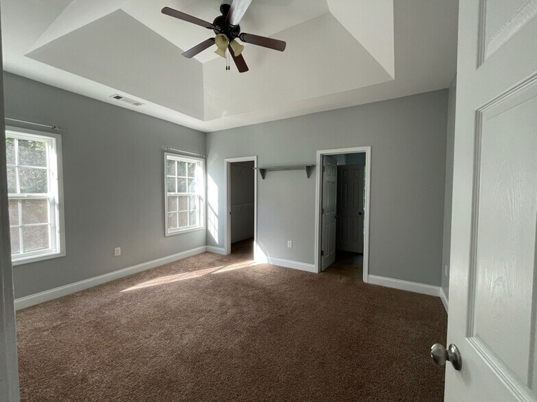 Building Photo - 570 Brewer Dr