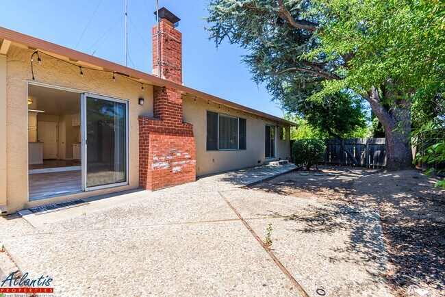 Building Photo - Lovely Blossom Valley Home