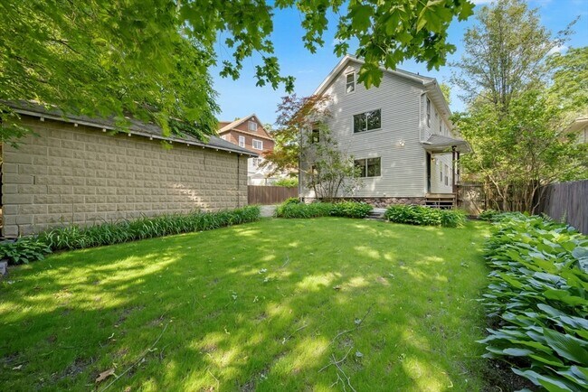 Building Photo - 8 Brantwood Rd