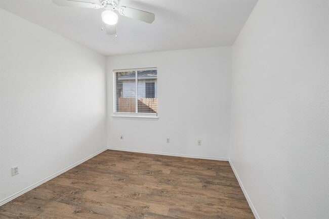 Building Photo - 1109 Fossil Cove