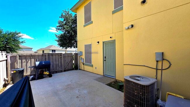 Building Photo - 1000 Ranchway Dr