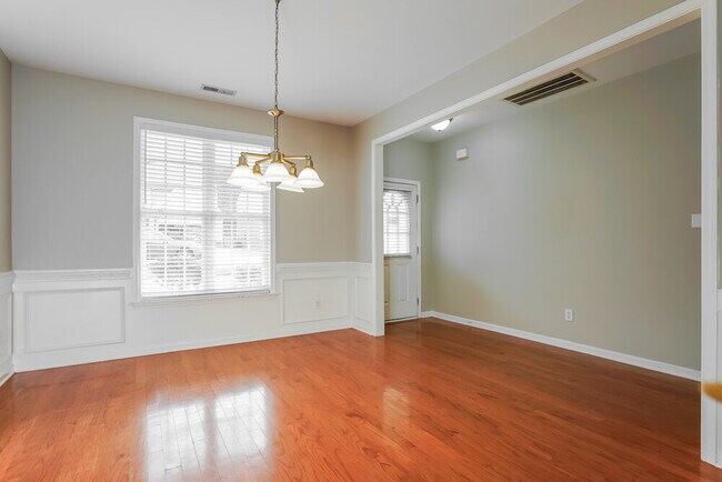 Building Photo - 117 Pearson Place