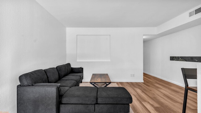 Building Photo - 5300 E Waverly Dr