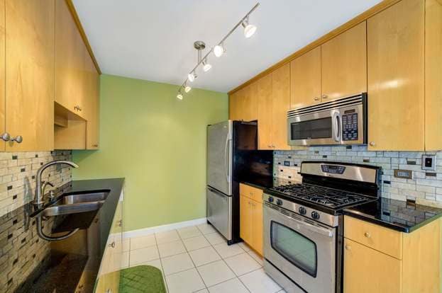 Building Photo - 741 Acorn Ct