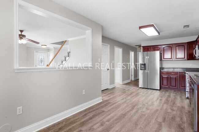 Building Photo - PRICE REDUCTION!!  FARRAGUT: TWO STORY 3 B...