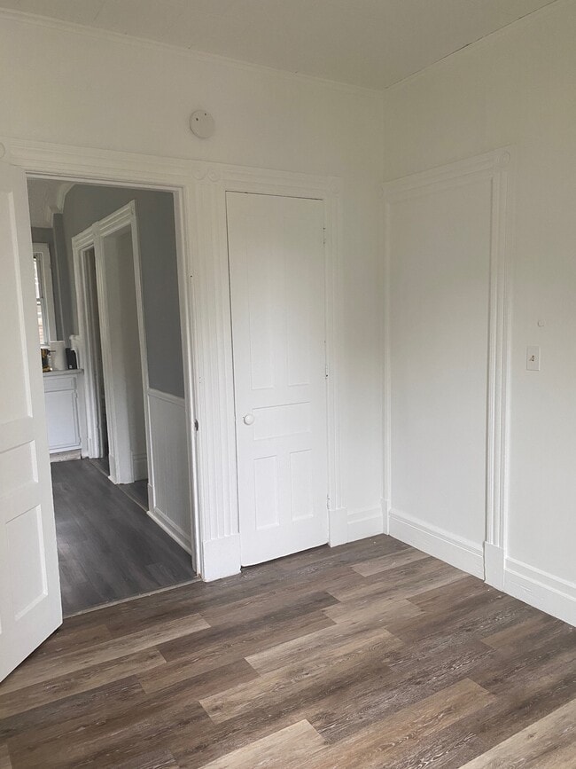 Building Photo - 12 E Sunnyside Way