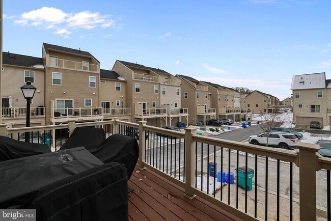 Building Photo - 865 Weald Way