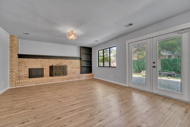 Building Photo - $3,600.00 - 4 Bedroom, 3.5 Bathroom, Singl...