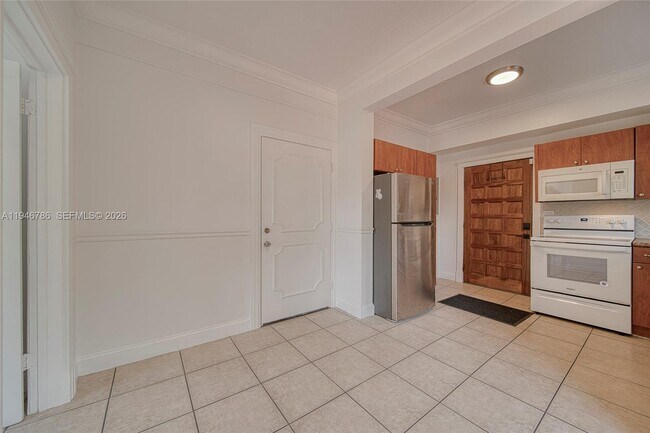 Building Photo - 2205 SW 13th St