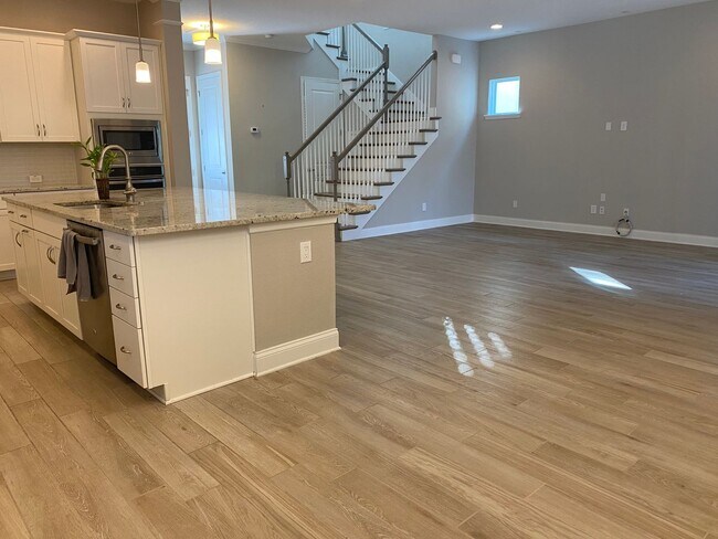 Building Photo - Beautiful 3 bedroom, 2.5 bathrooms  located in The Preserve of Oviedo on the Park