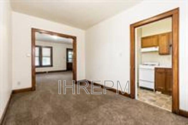 Building Photo - 824 Studer Ave
