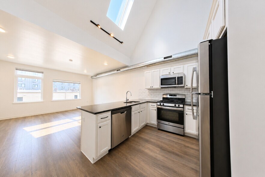 Building Photo - 6615 Ridge Avenue