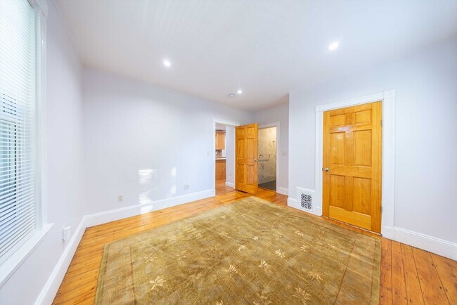 Building Photo - 7 Alcott St