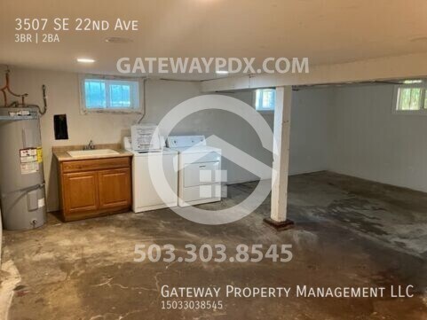 Building Photo - 3507 SE 22nd Ave