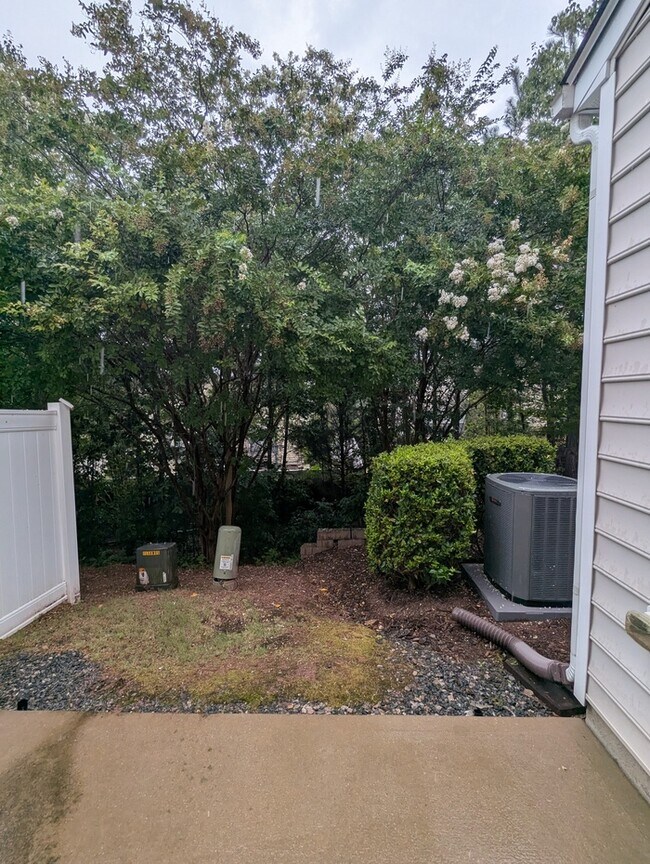 Building Photo - Charming 3-Story Townhome in Shiloh Grove