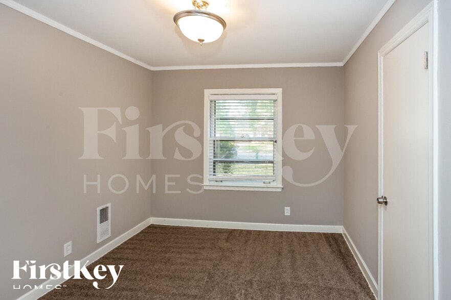 Building Photo - 4549 Leatherwood Ave
