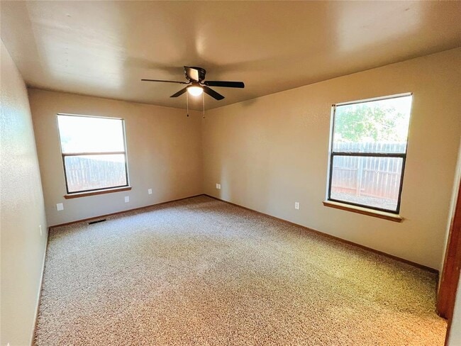 Building Photo - 213 Woodbridge Cir