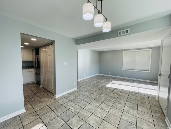 Building Photo - CHARMING CONDO IN STAFFORD!