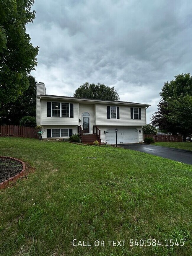 Building Photo - 133 Gala Dr