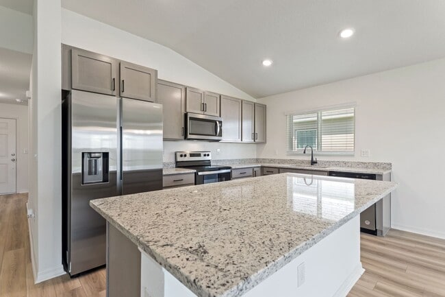 Building Photo - Beautiful Newer Build! Pet-Friendly 4-Bedr...