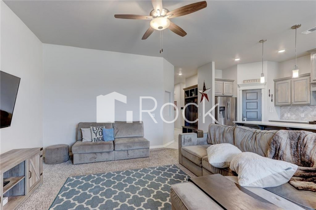 Building Photo - Gorgeous 3 Bedroom Home with Storm Shelter located in The Waters in Moore!! **All Appliances Incl...