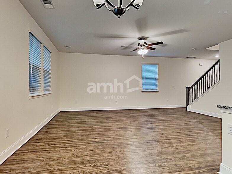 Building Photo - 121 Sweet Gum Dr