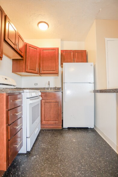 Building Photo - 910 Lawrence