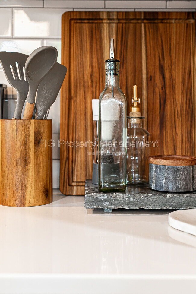 Building Photo - 3415 N Broadway