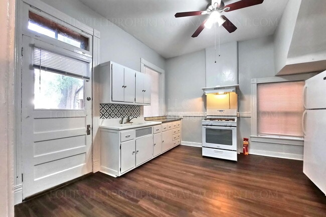 Building Photo - 319 W Lee St