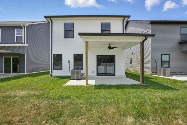 Building Photo - 3 Bedroom 2 1/2 Bath Luxury Home Near Madison Street!