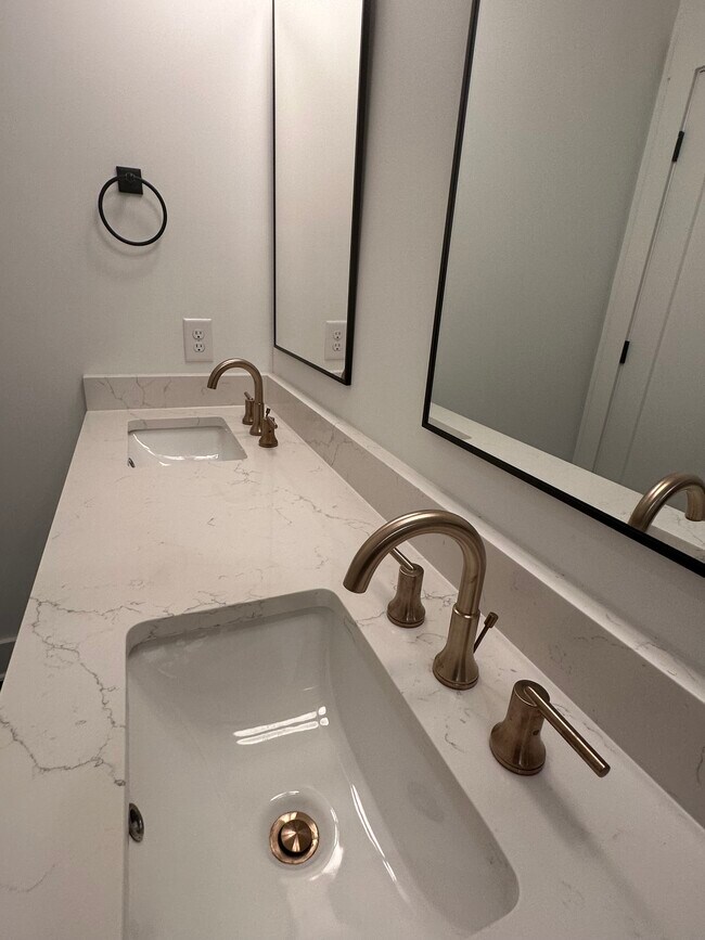 Building Photo - 704 Inspiration Blvd