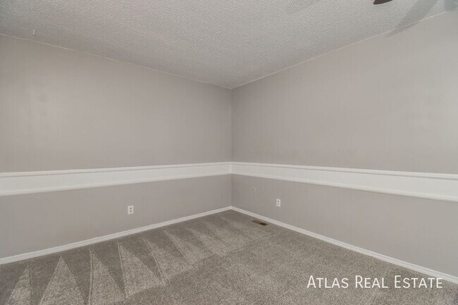 Building Photo - 3724 Adirondack Dr