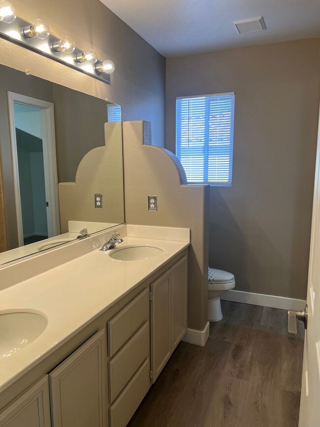 Building Photo - Gorgeous 2-Story Home You've Been Looking ...