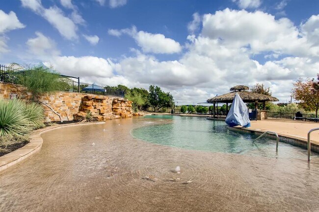 Building Photo - 303 Highland Village Cove