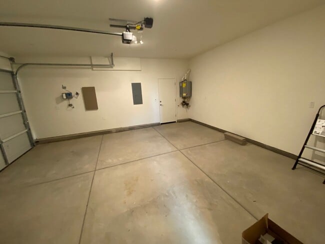 Building Photo - Newer home in Rancho Cordova near Labyrint...
