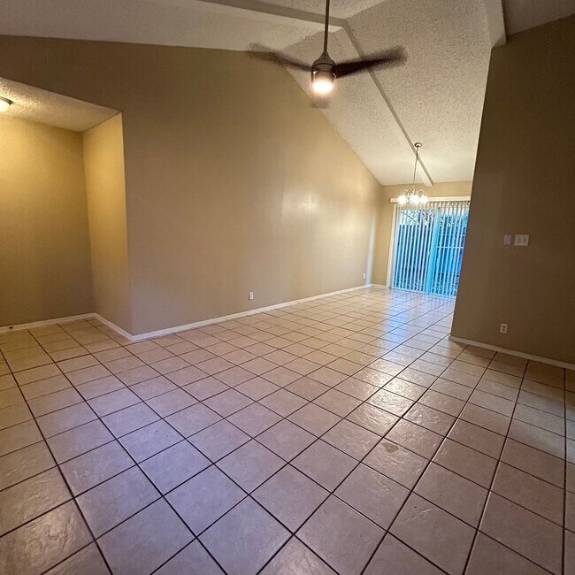 Building Photo - 7208 Creekside Dr
