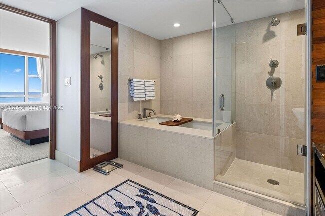 Building Photo - 6801 Collins Ave