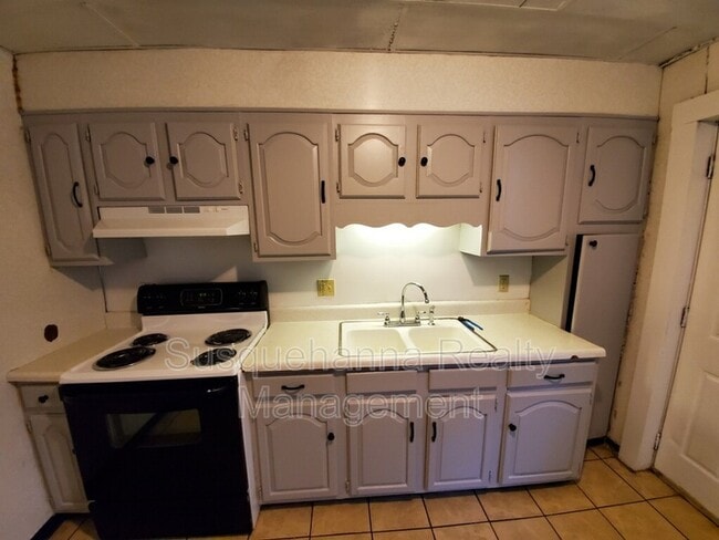 Building Photo - 337 S 15th St