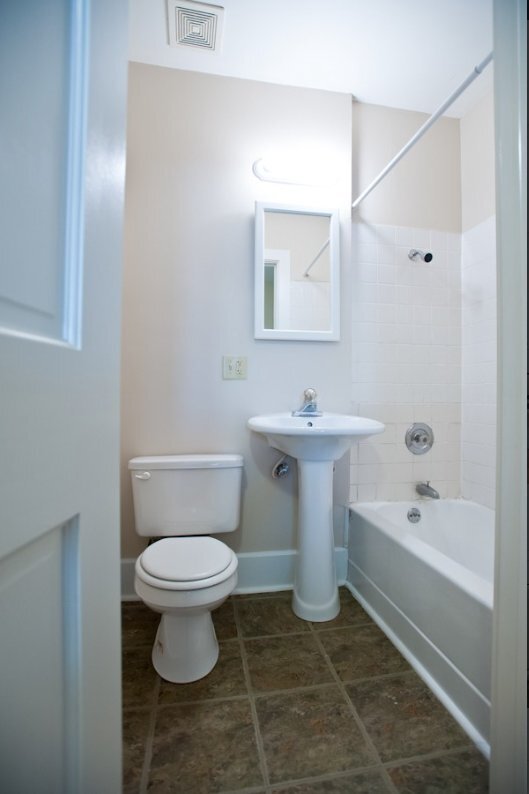 Building Photo - 1802 E Linnwood Ave