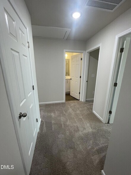 Building Photo - 1021 Peony Ln