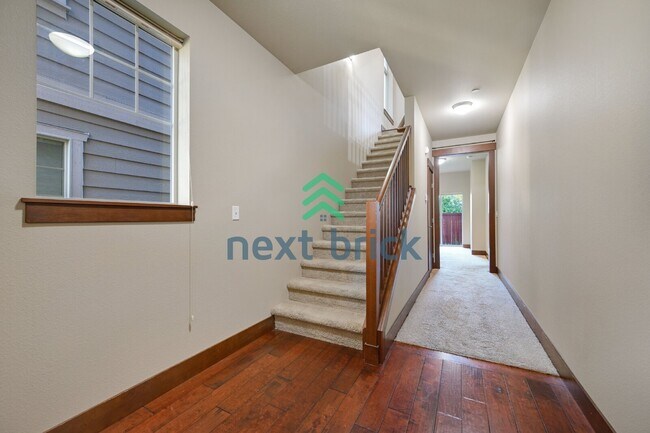 Building Photo - Charming 3-Bed, 2.5-Bath Haven with 1997 Sq Ft in Renton, WA!