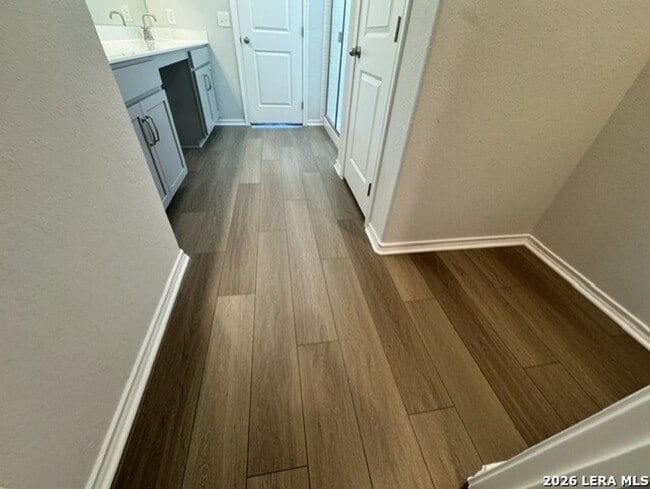 Building Photo - Newer Beautiful Home featuring 3-bedroom 2 Bath Plus office