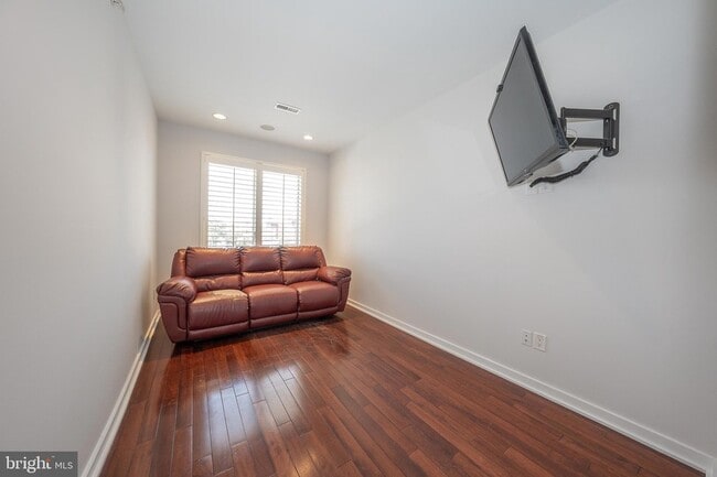 Building Photo - 601 Poplar St