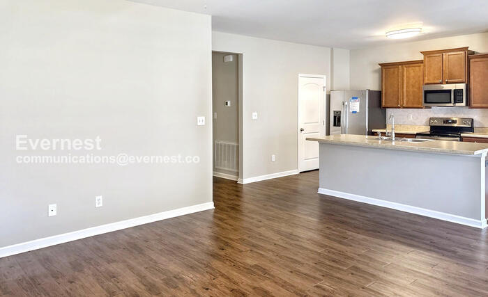 Building Photo - 215 Village Springs Dr