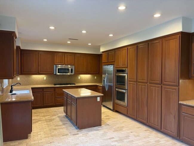 Building Photo - 46172 Pinon Pine Way