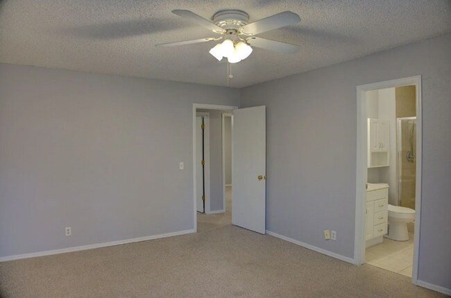 Building Photo - 3-Bed, 2-Bath in BA!