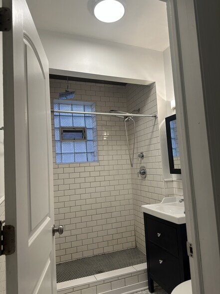 Building Photo - 3241 N Lawndale Ave