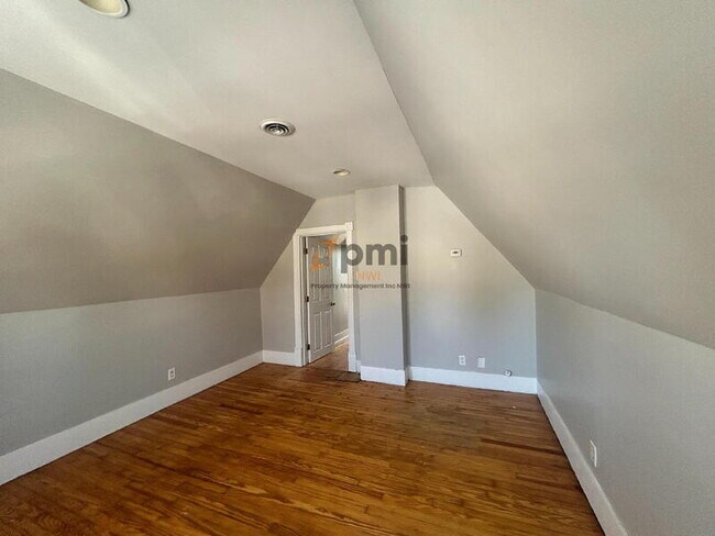 Building Photo - 6 Willow St